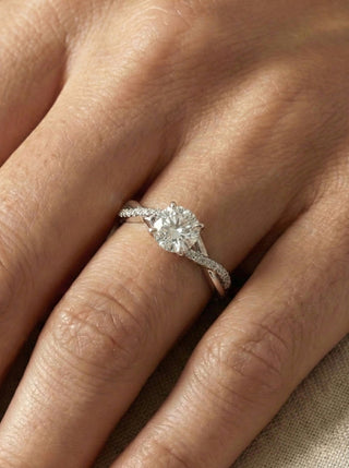 Bague de fiançailles semi-croisée en or blanc, vue 2