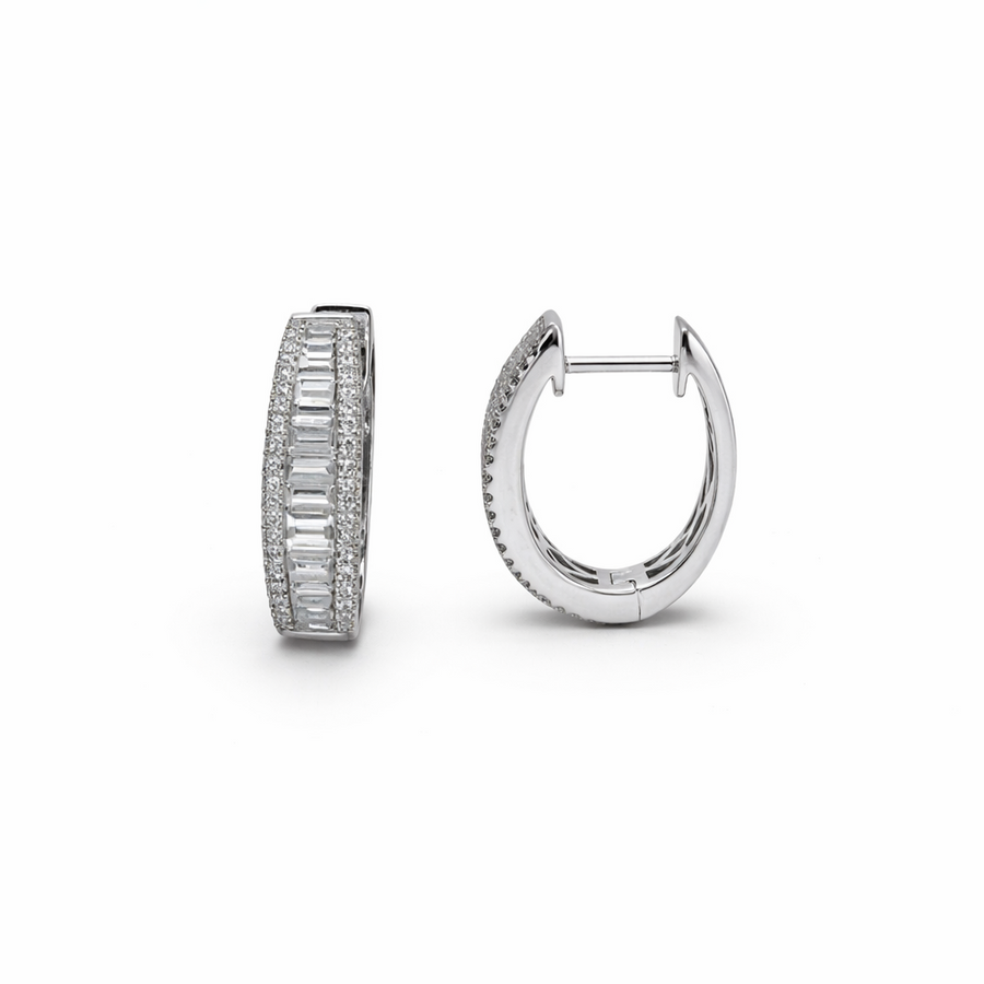 Boucles d'oreilles Huggies en or blanc 18 kt avec diamants
